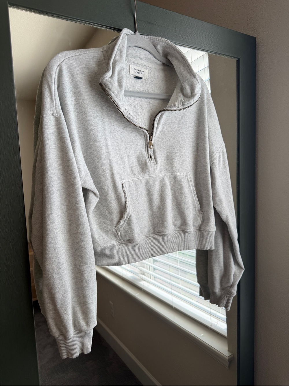 ✨ American Eagle Everyday Luxe Heather Gray Cropped Quarter Zip Sweatshirt ✨